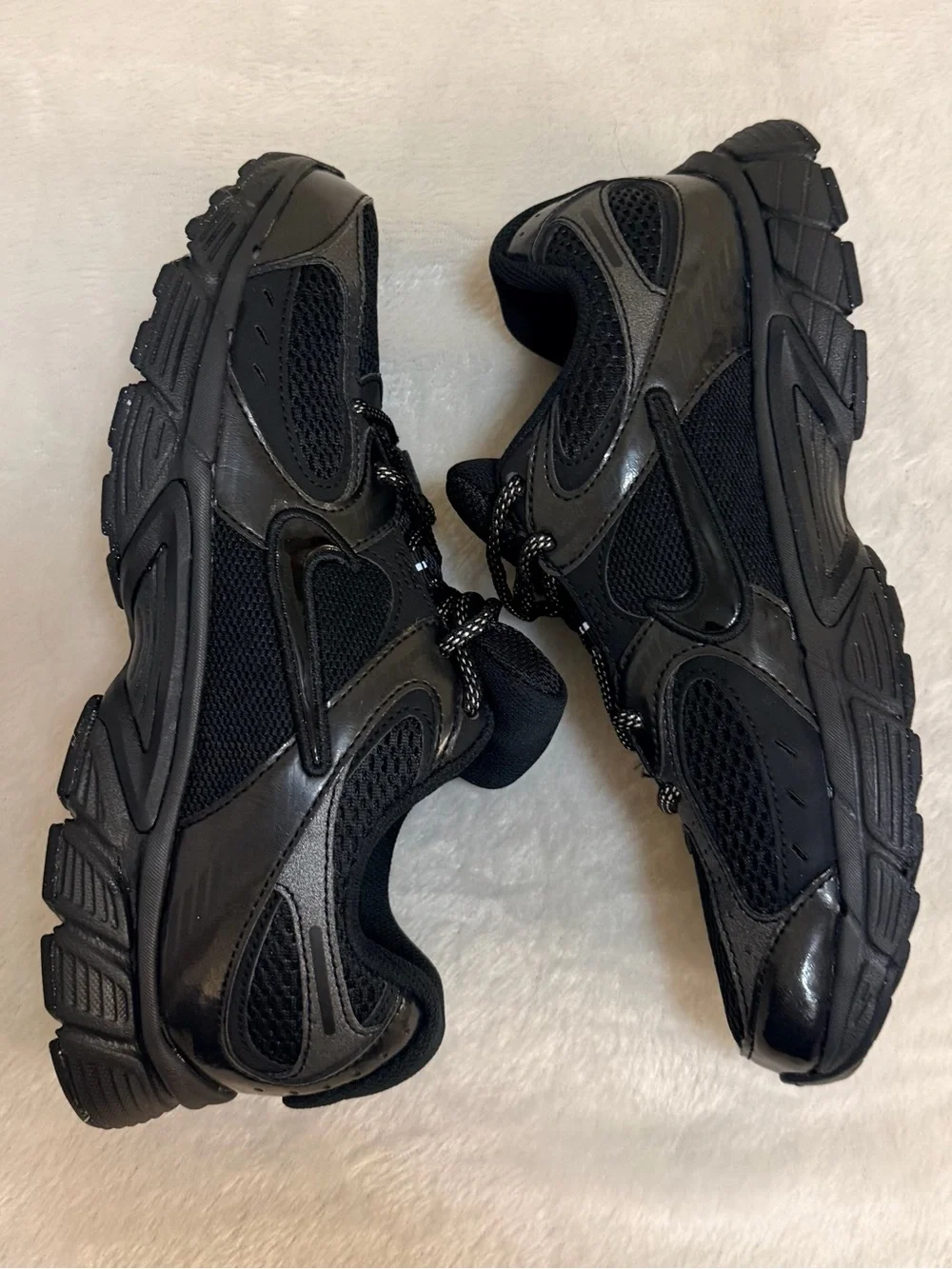 Nike V5 RNR Black Sneakers Size Big Kid 7 - #IQ9954-001